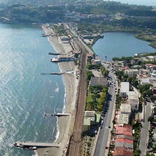 spiaggia intera lucrino